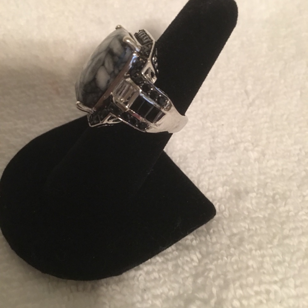 Ring - Picture 3 of 4
